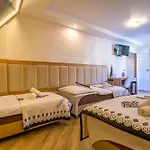 Harenda Bed & Breakfast 3*